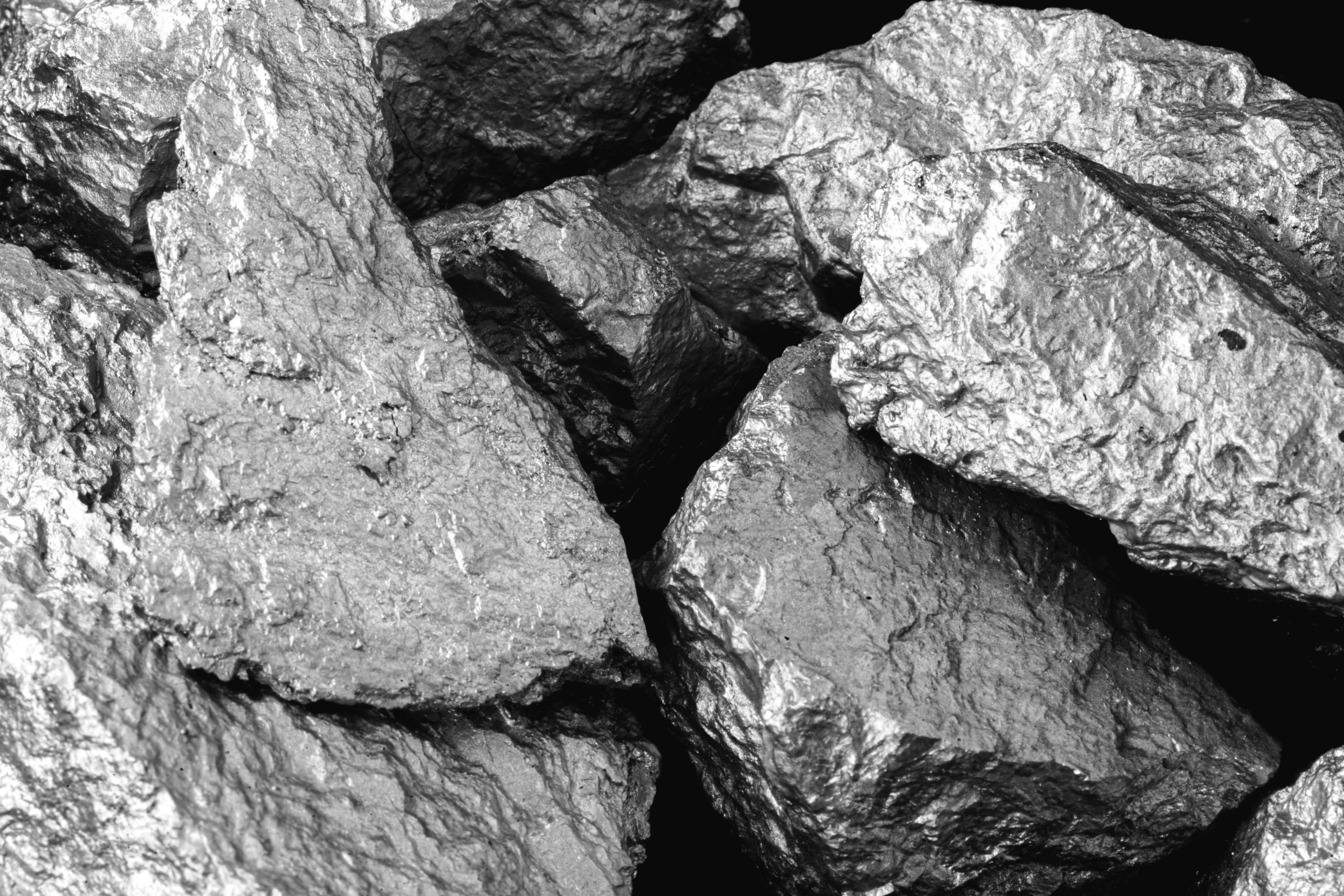 Марганцевый черный. Пиролюзит марганцевая руда. Марганцевый черный. Железо марганцевая руда. Марганцевый концентрат.